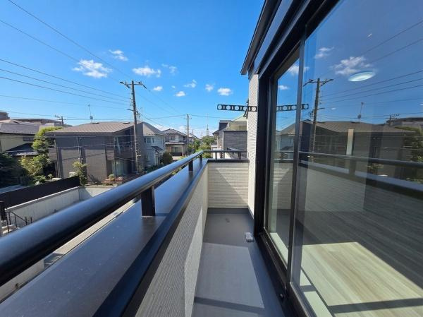 横浜市金沢区長浜２丁目の新築一戸建のバルコニー|陽当り良好のバルコニー！
風通しもよく気持ちいいです