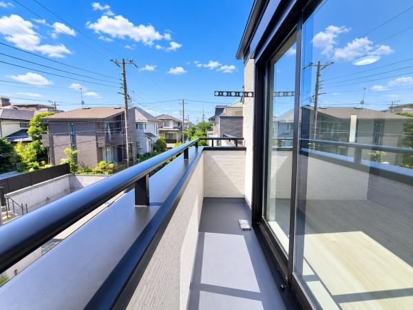 横浜市金沢区長浜２丁目の新築一戸建のバルコニー|陽当り良好のバルコニー！
風通しもよく気持ちいいです