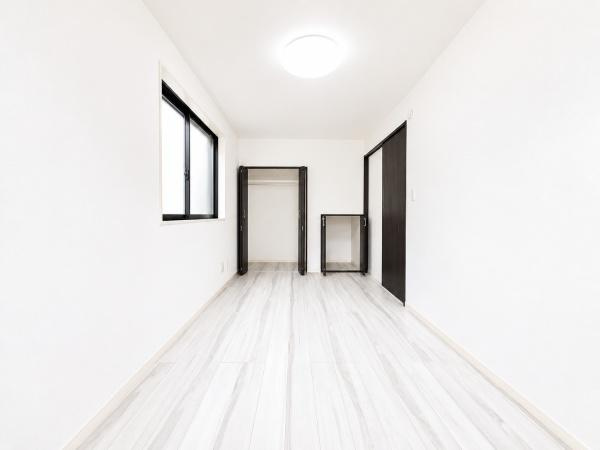 横浜市金沢区長浜２丁目の新築一戸建の収納|これだけ収納があると助かりますね！
お荷物の多いご家族も安心です！