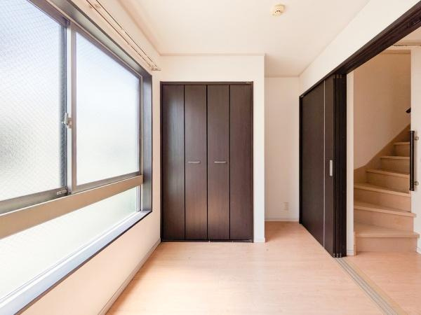 横浜市中区根岸町３丁目の中古一戸建の収納|これだけ収納があると助かりますね！
お荷物の多いご家族も安心です！