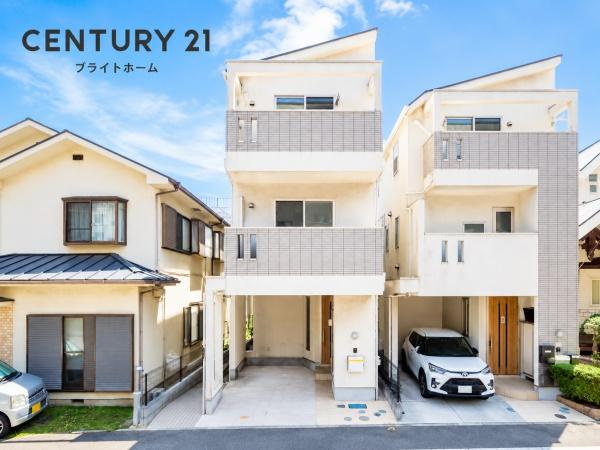 横浜市中区根岸町３丁目の中古一戸建の前面道路含む現地写真|前面道路が広いので、安心して駐車可能です！
是非現地へお越しください。