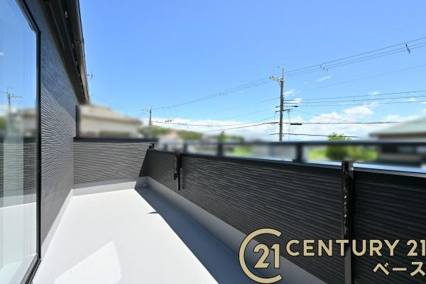 奈良市押熊町の新築一戸建の内観：施工例|■≪同仕様写真≫■日当たりのよいバルコニー！洗濯物もよく乾きます！■