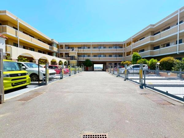 ディアコート逗子海岸の駐車場|駐車場もございます。