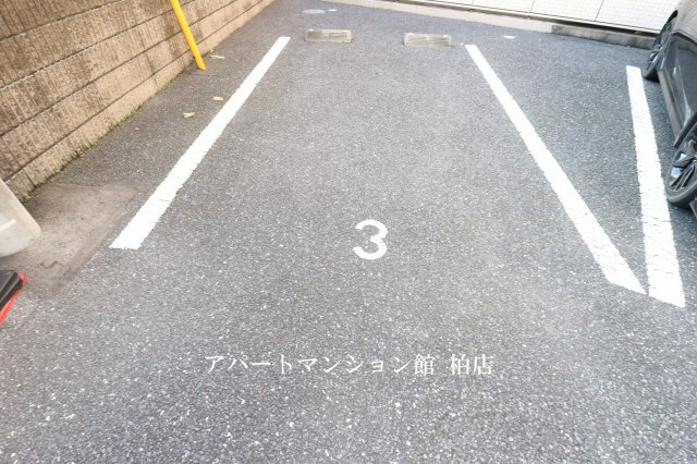 セレーノ．Kの駐車場