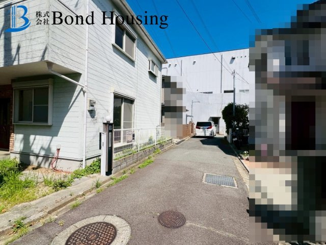 敷地５４坪・建物35坪・北朝霧丘　中古戸建の前面道路含む現地写真
