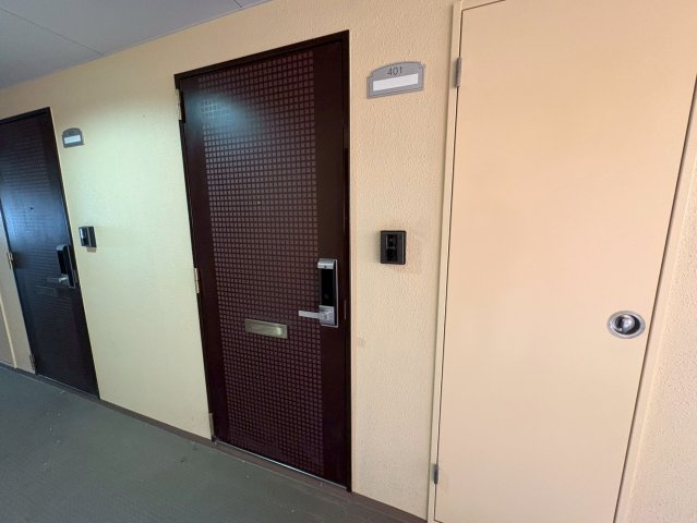 シティパレス富雄北の玄関