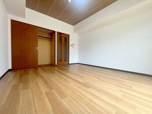 グランシャルマン新大阪の居間・リビング