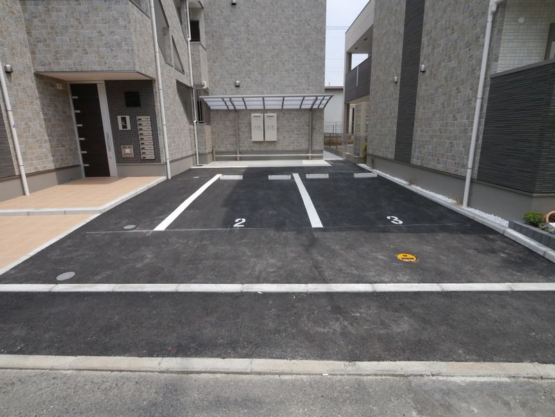 Maison de ROKU(メゾンドロク)の駐車場