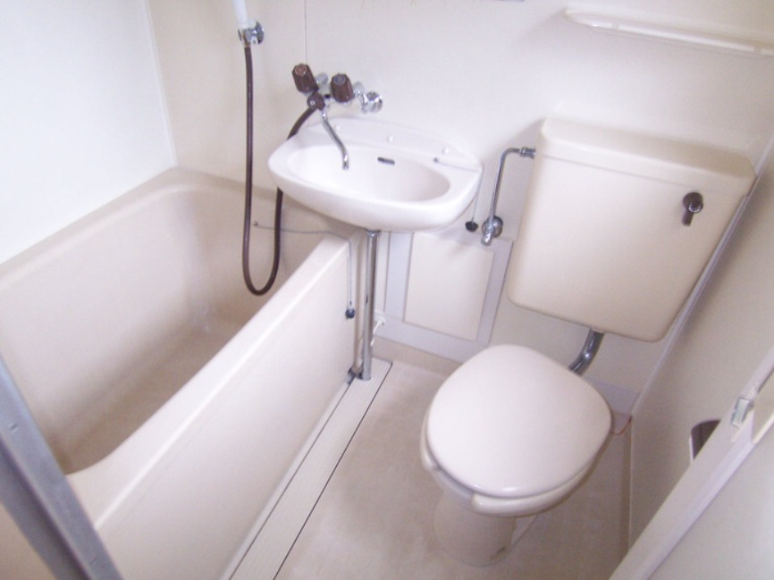 ロングハイツⅡのトイレ|ゆったりとした空間のトイレです