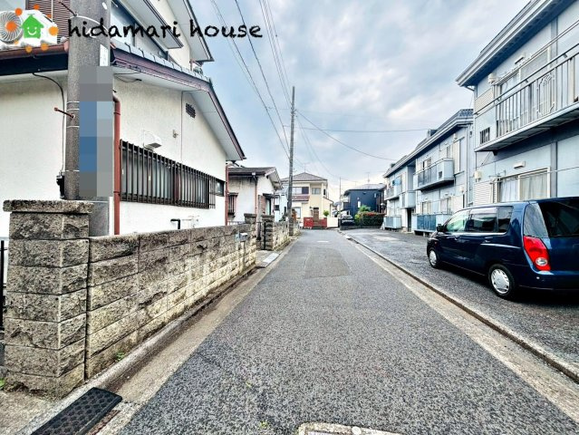 鴻巣市松原4丁目　中古戸建の前面道路含む現地写真