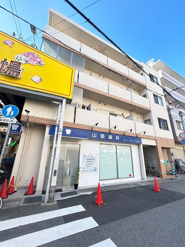 ビリオン日暮の外観