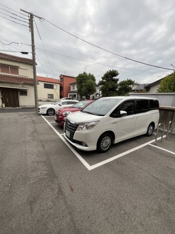 神戸市東灘区北青木４丁目の賃貸マンションの駐車場