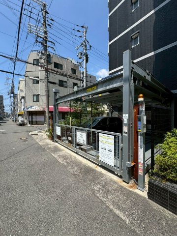 グランカリテ神戸WESTの駐車場