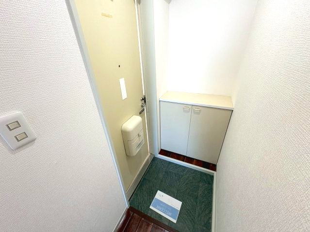 グリーンヒル小金台D棟の玄関