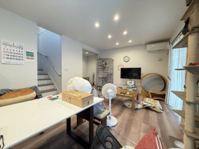 常滑市多屋町1丁目の居間・リビング|LDK18帖♪　リビングイン階段で自然と家族が集まる空間になります！