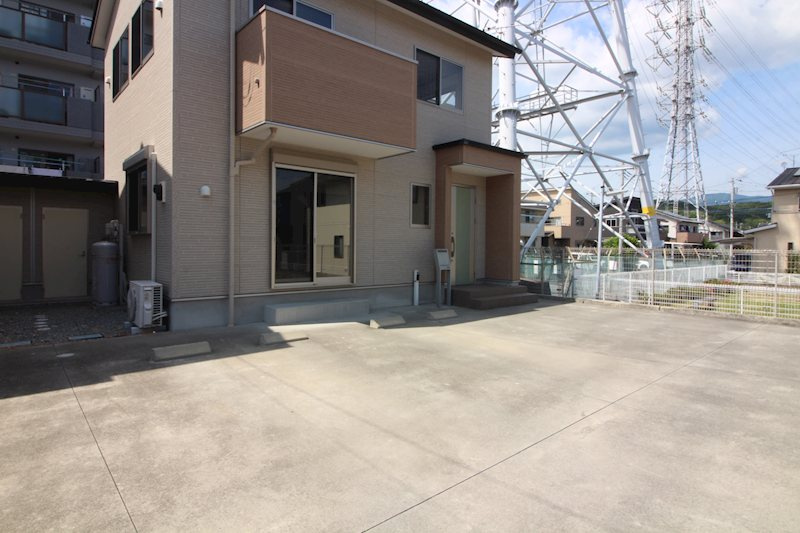 アヴェニールの駐車場