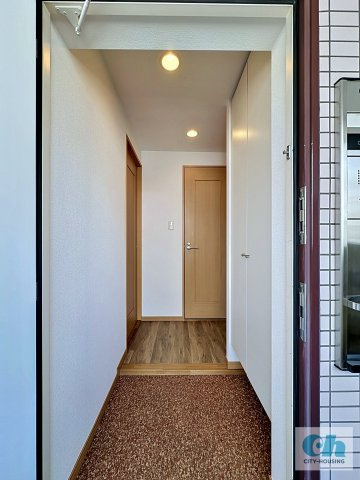 クルーセ大森 601号室の玄関
