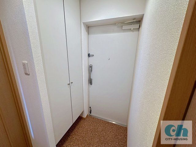 クルーセ大森 601号室の玄関