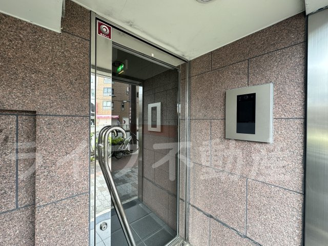 メゾンサンパティークのエントランス|毎日通るエントランスはこのようになっています
