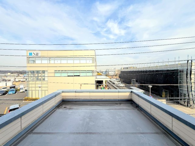 戸塚区上矢部町　中古戸建てのバルコニー|◆一息つくための憩いの場として。お洗濯ものを干す空間として。ガーデニングエリアとして。多様にご利用いただける空間です。
