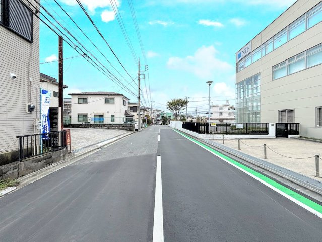 戸塚区上矢部町　中古戸建ての前面道路含む現地写真|◆前面道路も幅員があり車の運転も安心！前面道路は閑静な住宅地。車通りの少ない道路です。お子様にも安心です。
