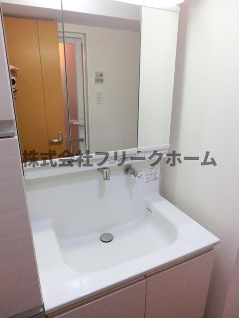 三鷹市下連雀８丁目の賃貸マンションの洗面所