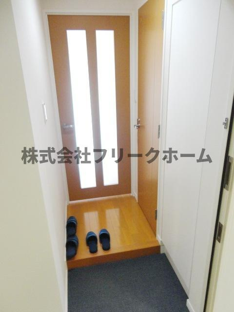 三鷹市下連雀８丁目の賃貸マンションの玄関