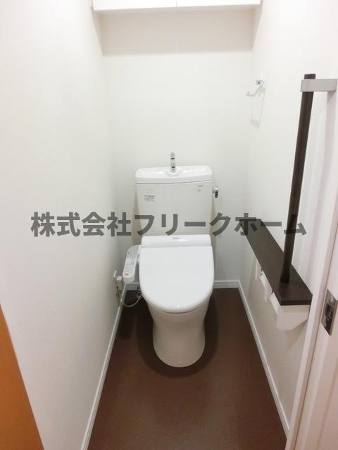 三鷹市下連雀８丁目の賃貸マンションのトイレ