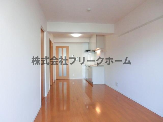 三鷹市下連雀８丁目の賃貸マンションの居間・リビング