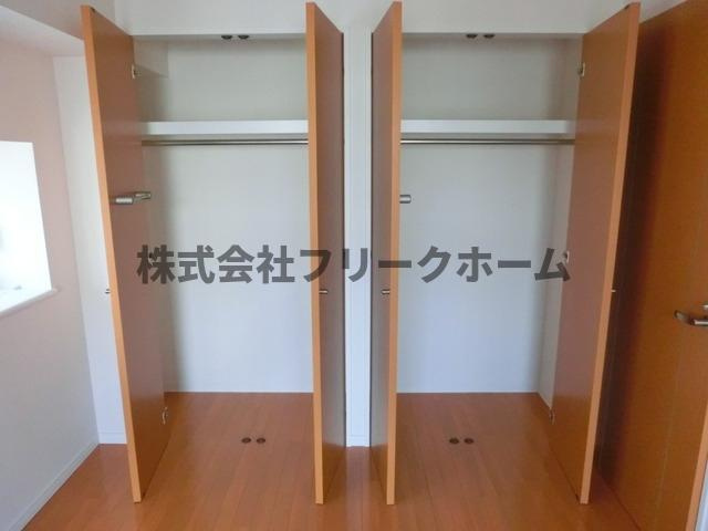 三鷹市下連雀８丁目の賃貸マンションの収納