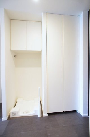プライムメゾン早稲田通りの玄関