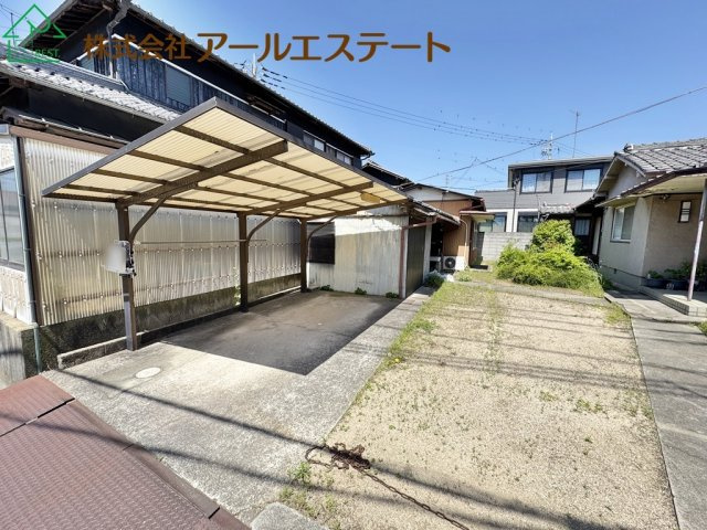 加古川市東神吉町神吉　　　中古戸建の駐車場