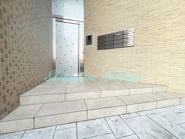 藤沢市並木台１丁目の賃貸マンションのエントランス|清潔感のあるエントランスです♪