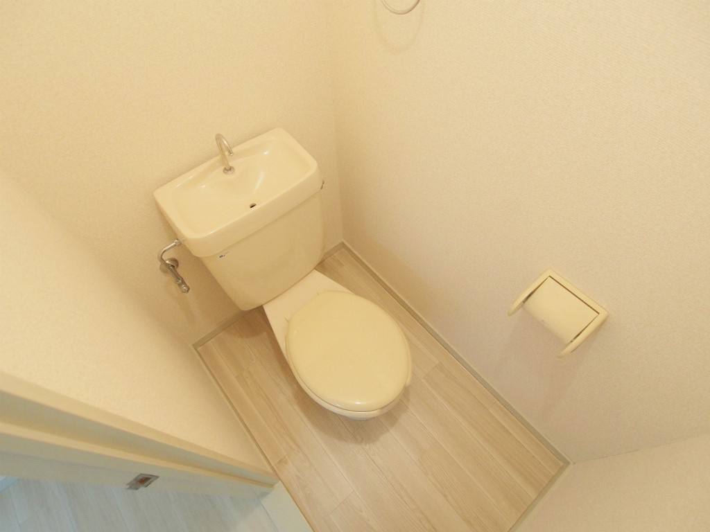 今本ビルのトイレ|別部屋の写真です。ご参考にご覧ください。