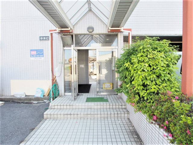 今本ビルのエントランス