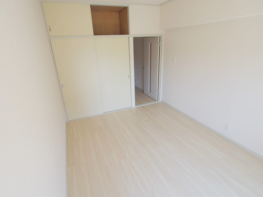 今本ビルの寝室|別部屋の写真です。ご参考にご覧ください。