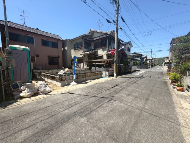 【前面道路含む現地写真】 | 川口東扇　新築戸建 | 八幡小学校徒歩17分、男山中学校徒歩17分の立地です♪