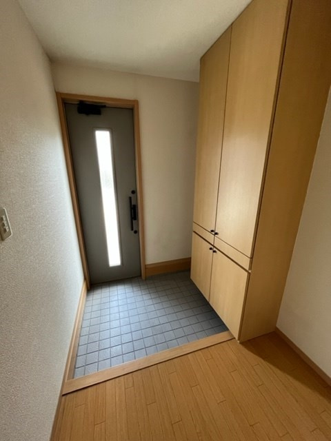 津倉町貸家の玄関