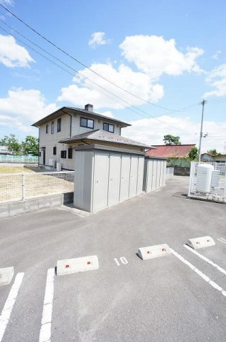 シェーネ・プラシードの駐車場