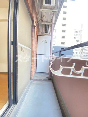 大阪市淀川区西中島６丁目の賃貸マンションのバルコニー