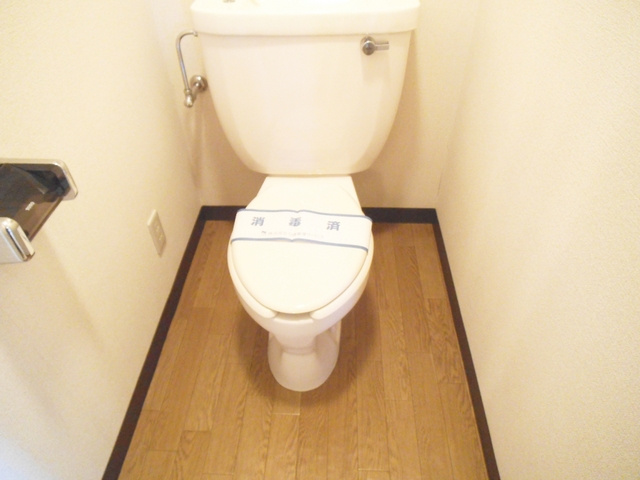 ライブ赤羽のトイレ|トイレも広い造りです！