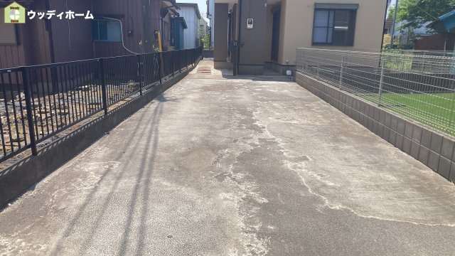 越谷市南荻島　中古一戸建ての駐車場
