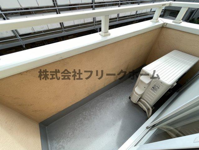 武蔵野市西久保３丁目のアパートのバルコニー