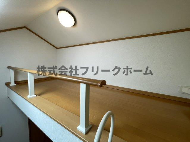 武蔵野市西久保３丁目のアパートの寝室