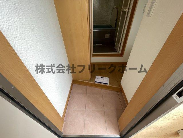 武蔵野市西久保３丁目のアパートの玄関