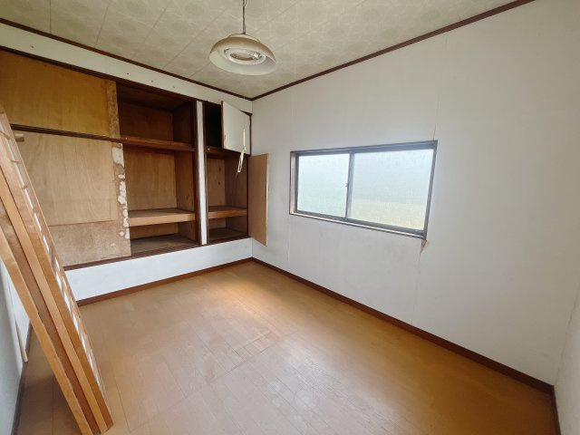 【中古戸建】前橋市箱田町の洋室|■2階洋室｜フローリングなので、お掃除がしやすいです♪大きな収納もあって嬉しい！
