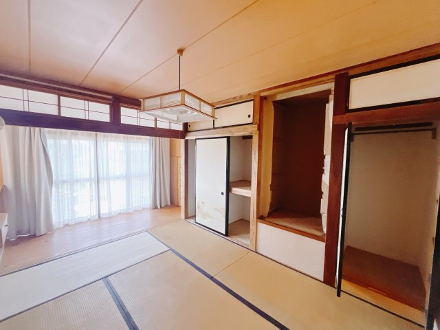 【中古戸建】前橋市箱田町の和室|■1階和室｜和室を書斎にしたり、冬にはコタツを敷いて家族みんなで年越しをするのもいいですね。家族みんなのお気に入りの空間になります♪