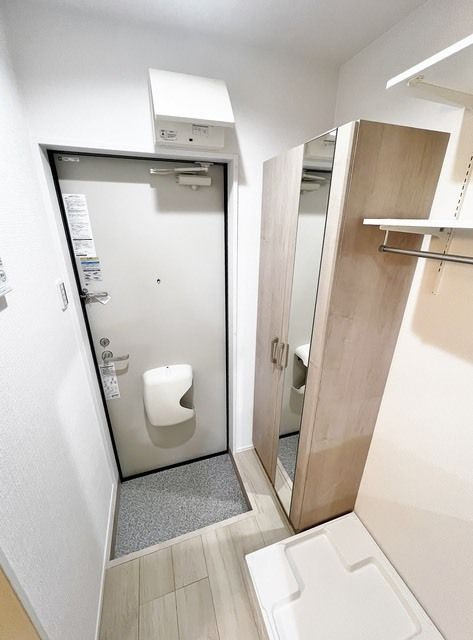 横浜市港南区笹下３丁目のアパートの玄関