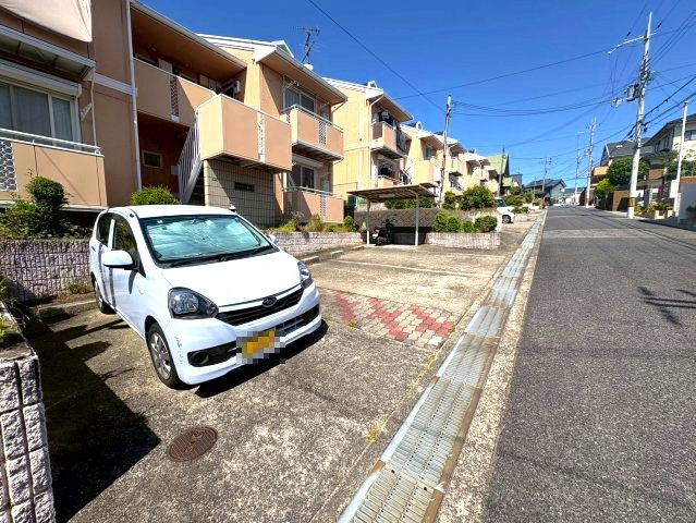 グリーンヒル小金台B棟の駐車場