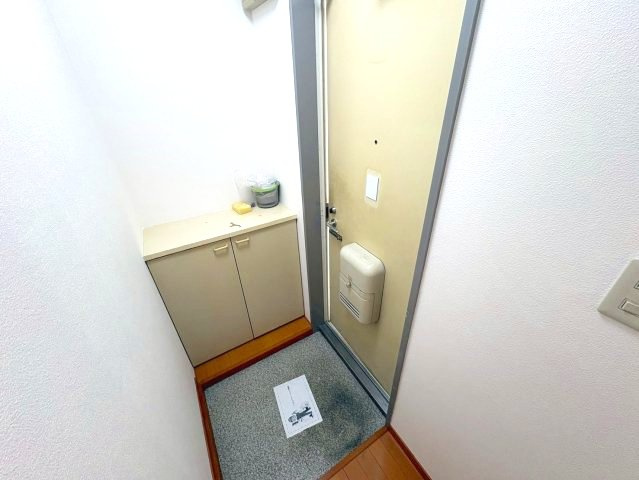 グリーンヒル小金台B棟の玄関